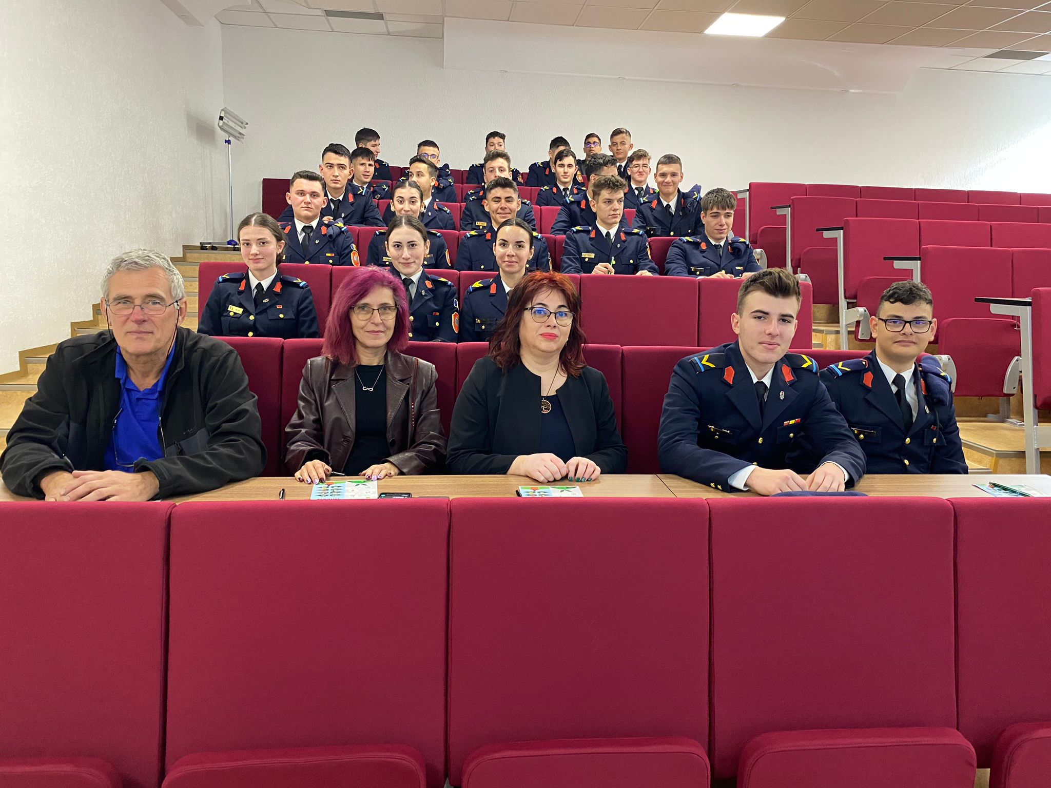 You are currently viewing Elevii și cadrele didactice de la Colegiul Național Militar Dimitrie Cantemir din Breaza – participanți activi la săptămâna verde